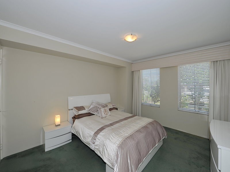 1 Brouwer Trail, Dudley Park WA 6210