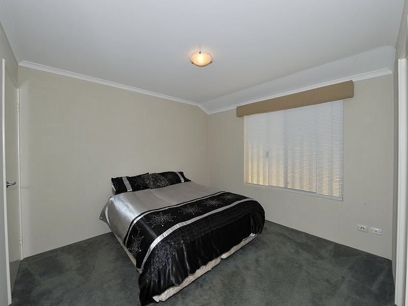 1 Brouwer Trail, Dudley Park WA 6210