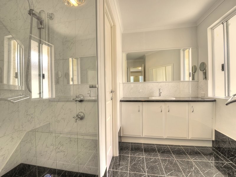 1 Brouwer Trail, Dudley Park WA 6210