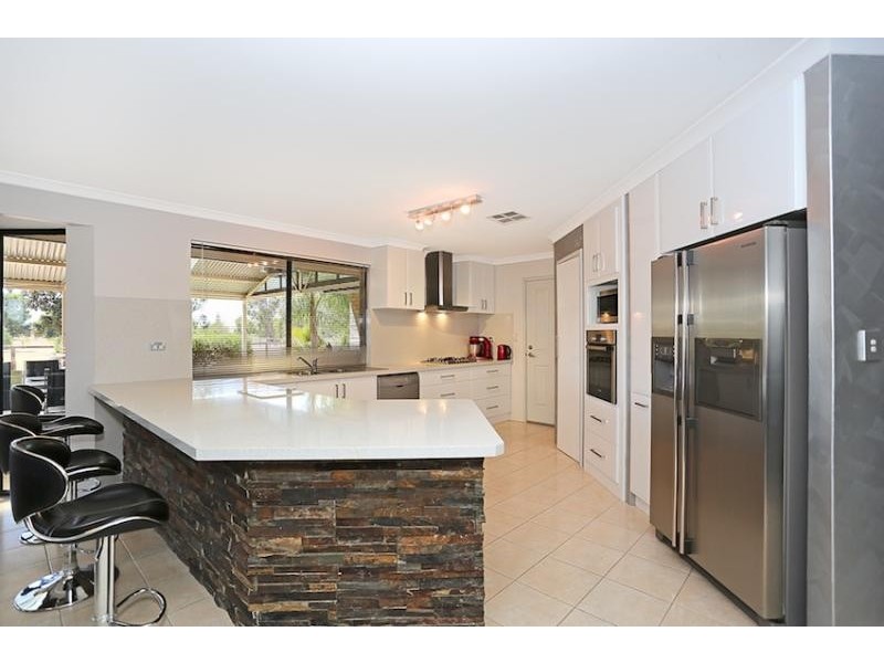 38 Tranquil Retreat, Barragup WA 6209