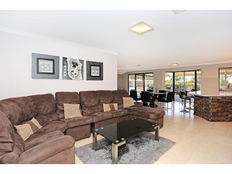 38 Tranquil Retreat, Barragup WA 6209