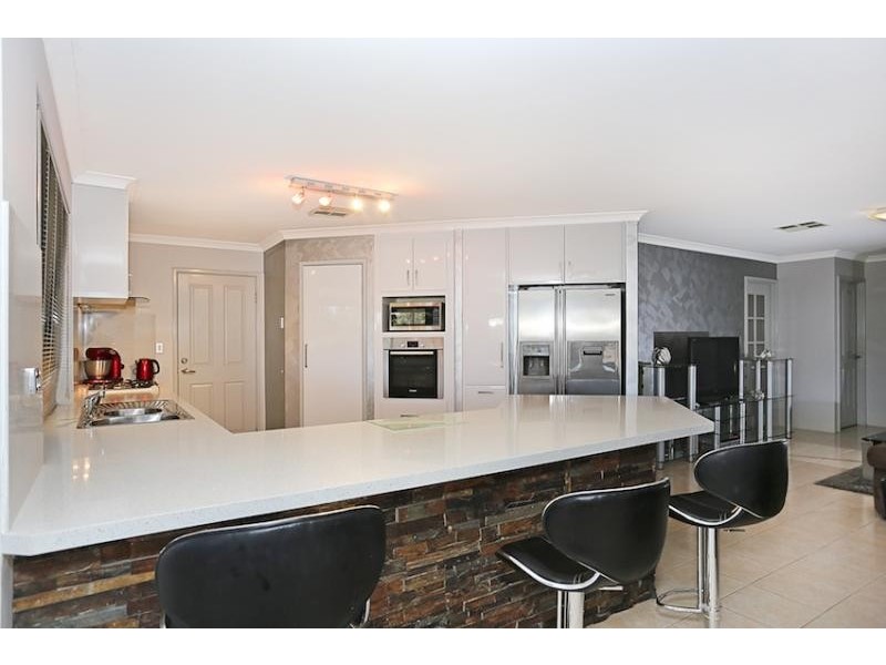38 Tranquil Retreat, Barragup WA 6209