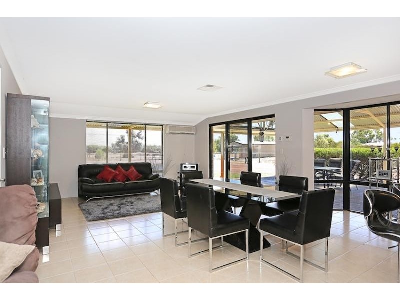 38 Tranquil Retreat, Barragup WA 6209