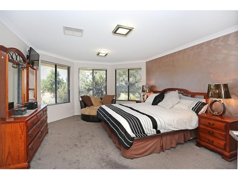 38 Tranquil Retreat, Barragup WA 6209