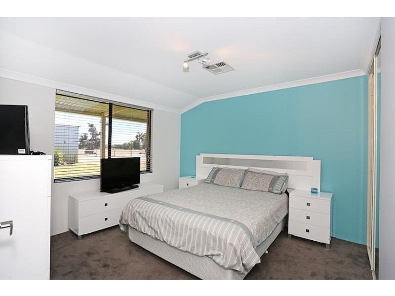 38 Tranquil Retreat, Barragup WA 6209