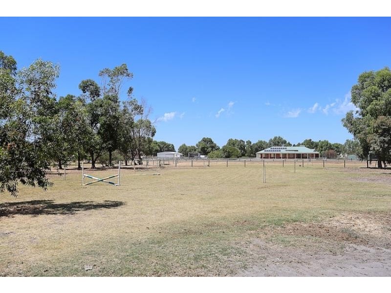 38 Tranquil Retreat, Barragup WA 6209