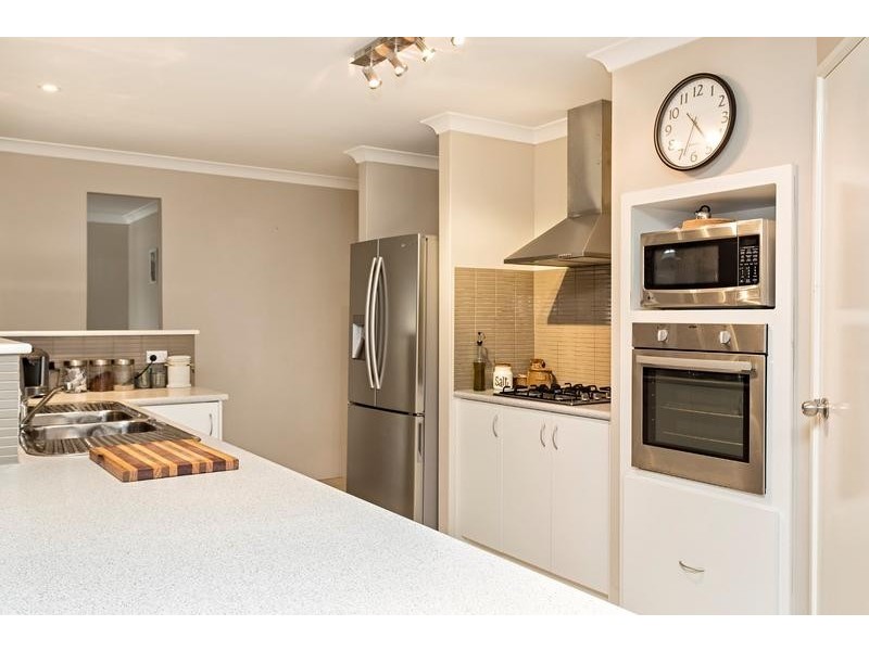 10 Bertha Loop, Dudley Park WA 6210