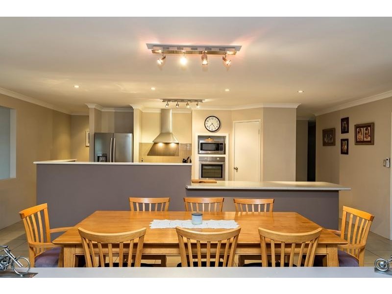 10 Bertha Loop, Dudley Park WA 6210