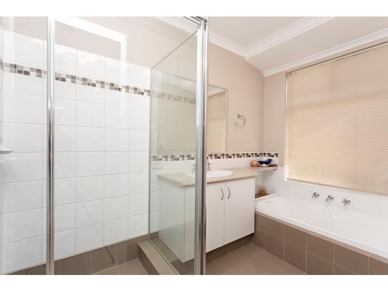 10 Bertha Loop, Dudley Park WA 6210