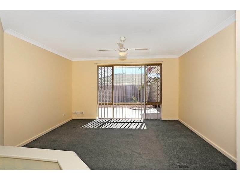 25 Floribunda Avenue, Halls Head WA 6210