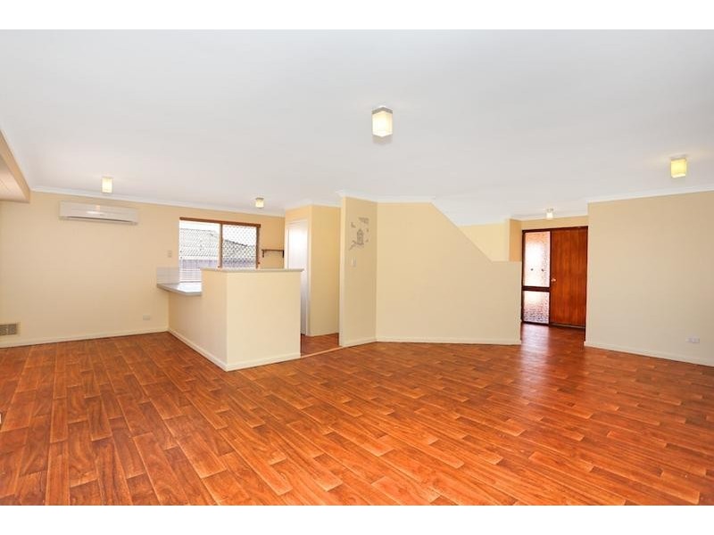 25 Floribunda Avenue, Halls Head WA 6210