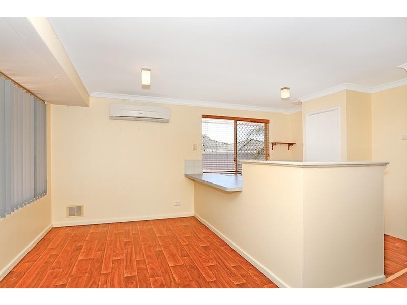 25 Floribunda Avenue, Halls Head WA 6210