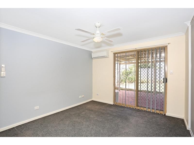 25 Floribunda Avenue, Halls Head WA 6210