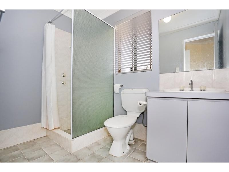 25 Floribunda Avenue, Halls Head WA 6210