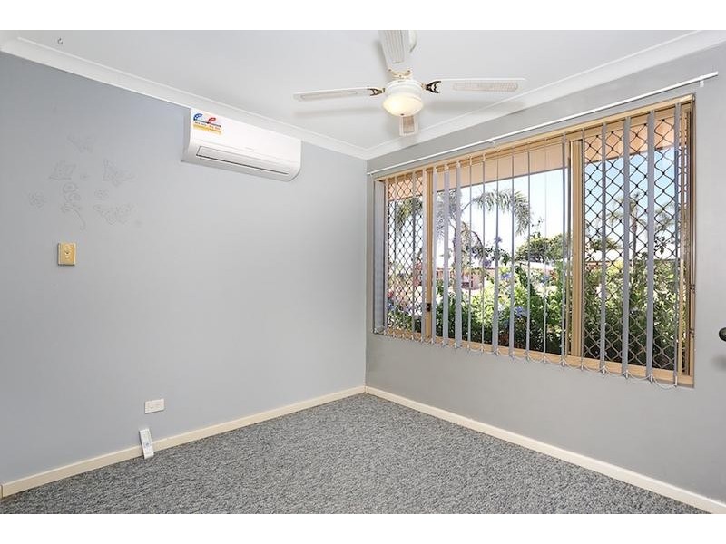 25 Floribunda Avenue, Halls Head WA 6210