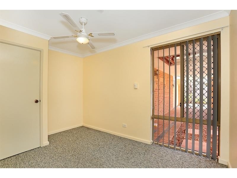 25 Floribunda Avenue, Halls Head WA 6210