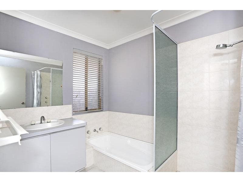 25 Floribunda Avenue, Halls Head WA 6210