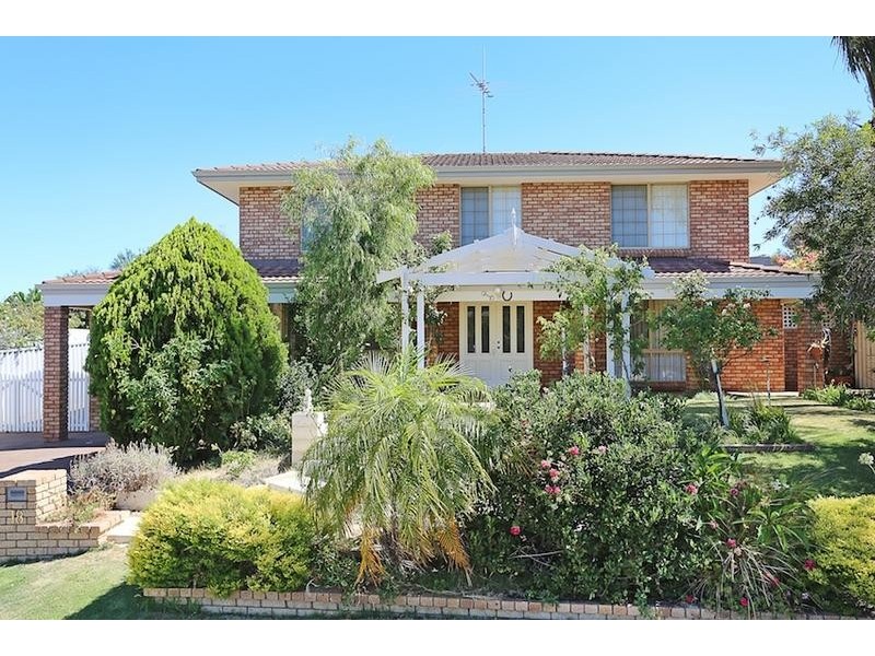 18 Melaleuca Terrace, Halls Head WA 6210