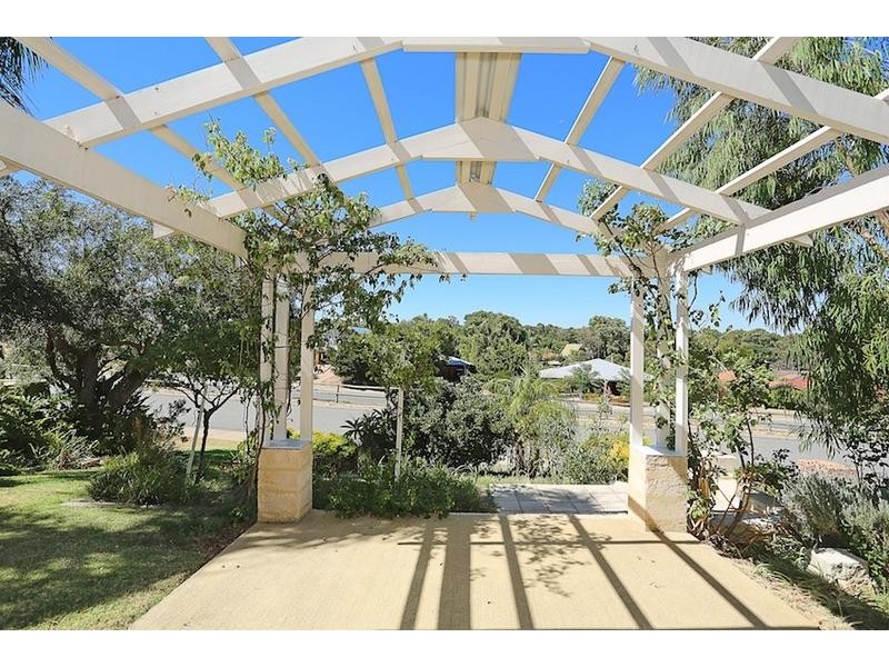 18 Melaleuca Terrace, Halls Head WA 6210