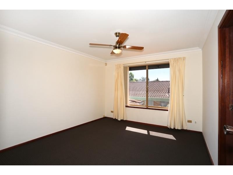 18 Melaleuca Terrace, Halls Head WA 6210