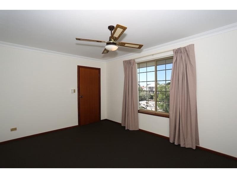 18 Melaleuca Terrace, Halls Head WA 6210