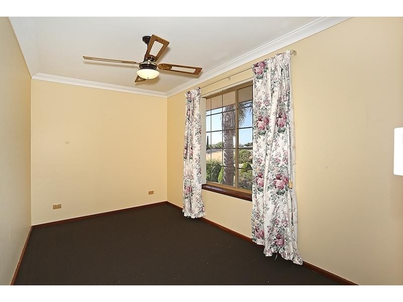 18 Melaleuca Terrace, Halls Head WA 6210