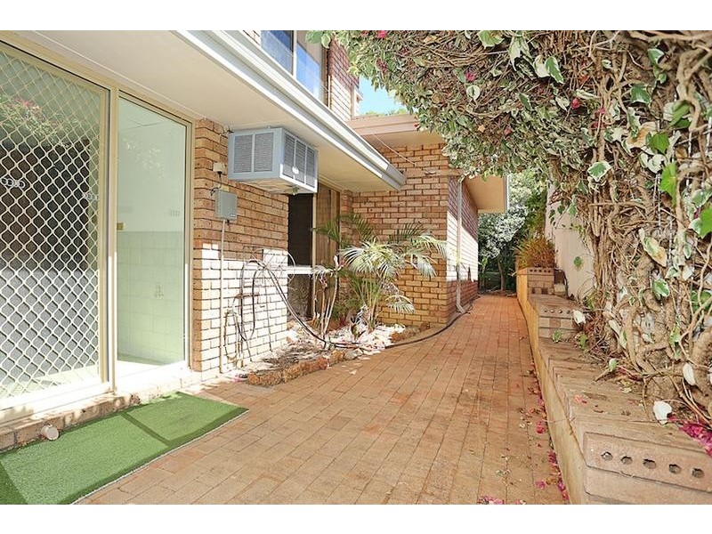 18 Melaleuca Terrace, Halls Head WA 6210