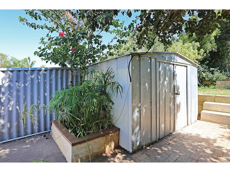 18 Melaleuca Terrace, Halls Head WA 6210