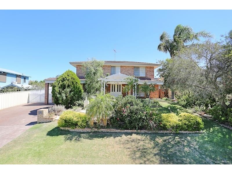 18 Melaleuca Terrace, Halls Head WA 6210