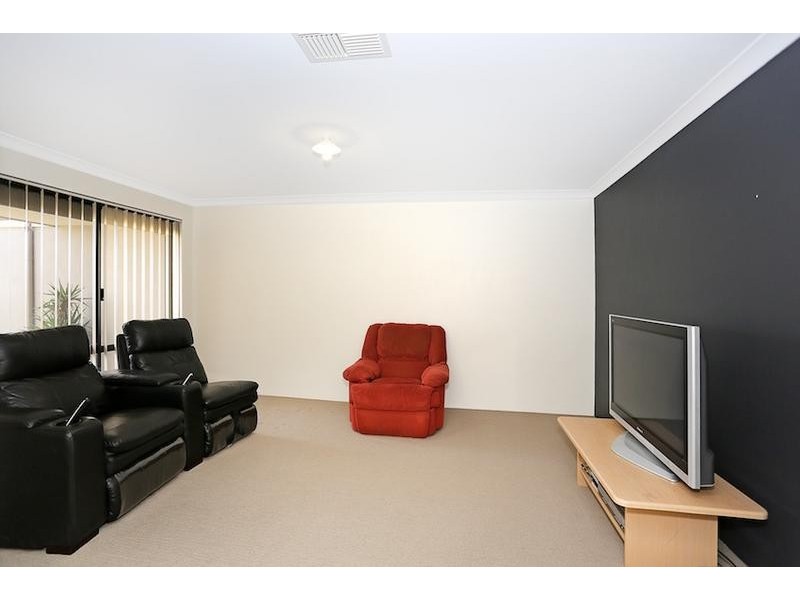 18 Bamburgh Turn, Meadow Springs WA 6210