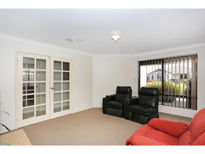 18 Bamburgh Turn, Meadow Springs WA 6210