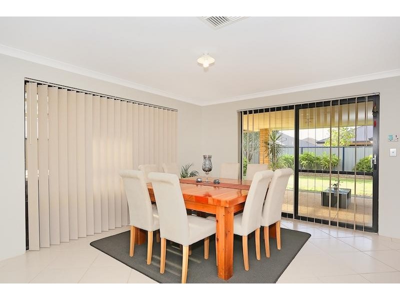 18 Bamburgh Turn, Meadow Springs WA 6210