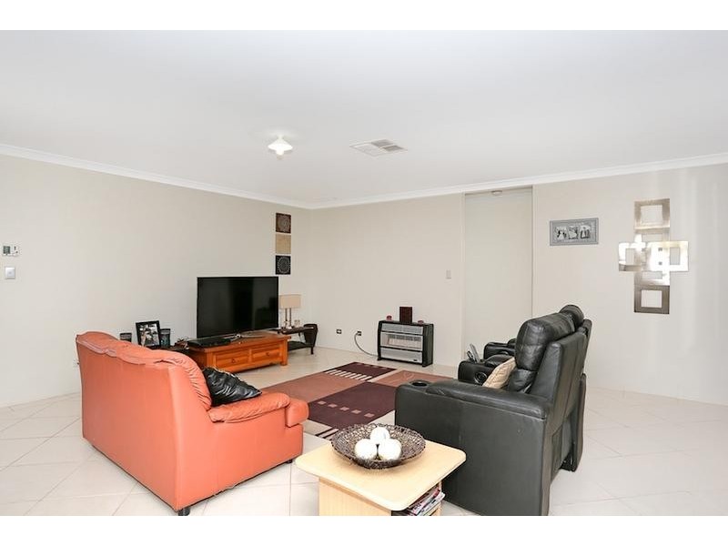 18 Bamburgh Turn, Meadow Springs WA 6210