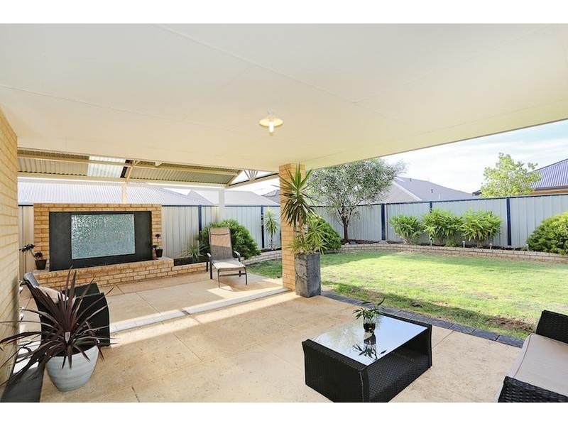 18 Bamburgh Turn, Meadow Springs WA 6210