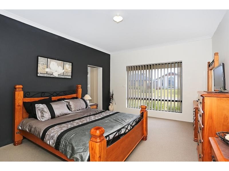 18 Bamburgh Turn, Meadow Springs WA 6210