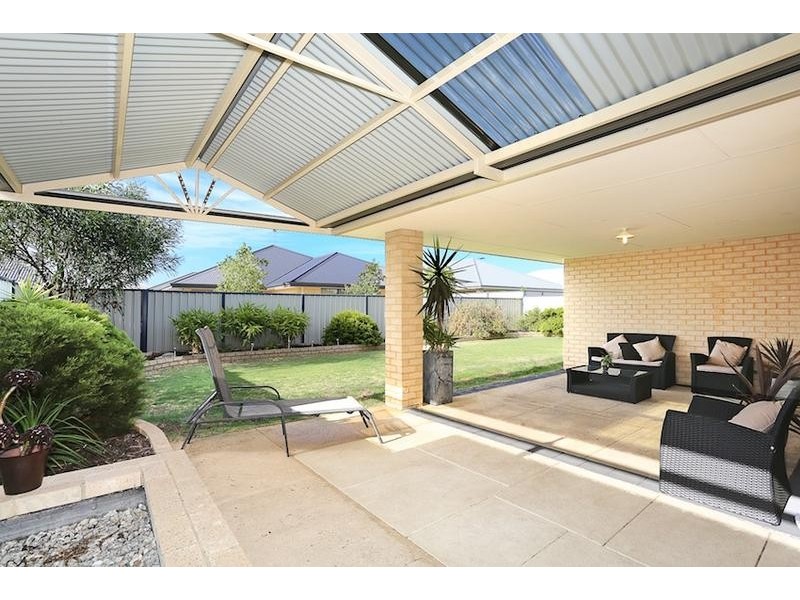 18 Bamburgh Turn, Meadow Springs WA 6210