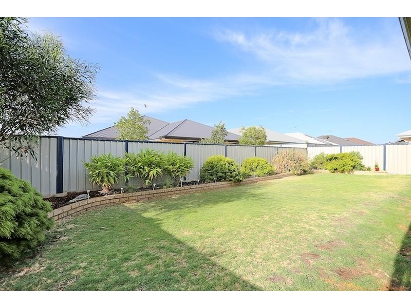 18 Bamburgh Turn, Meadow Springs WA 6210