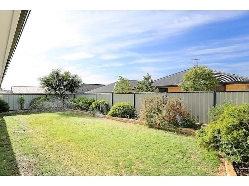 18 Bamburgh Turn, Meadow Springs WA 6210