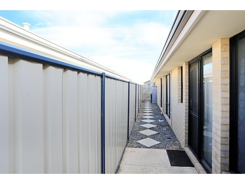 18 Bamburgh Turn, Meadow Springs WA 6210