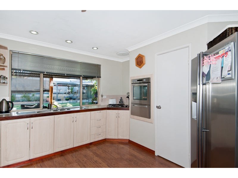 8 Clipper Way, Halls Head WA 6210