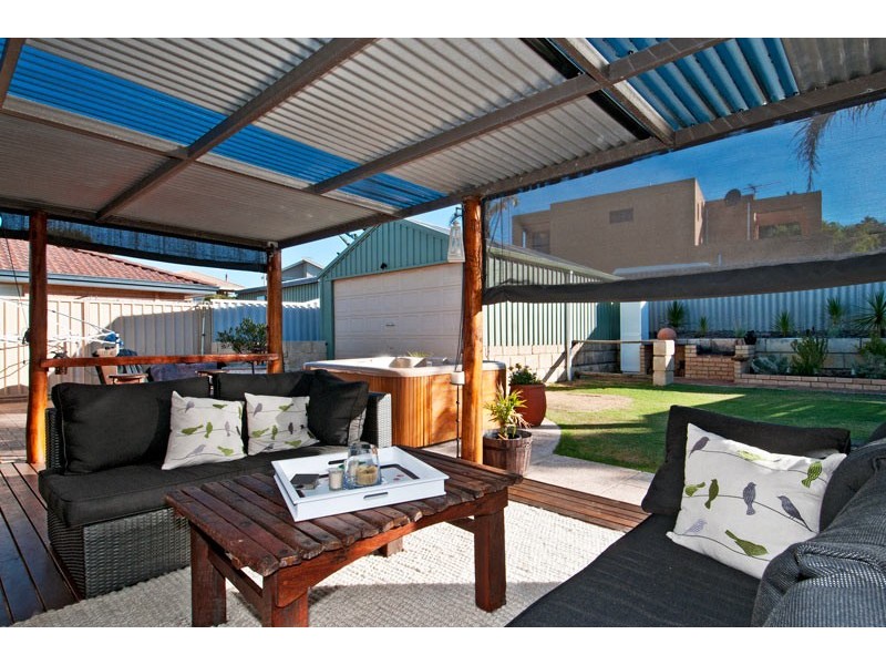 8 Clipper Way, Halls Head WA 6210