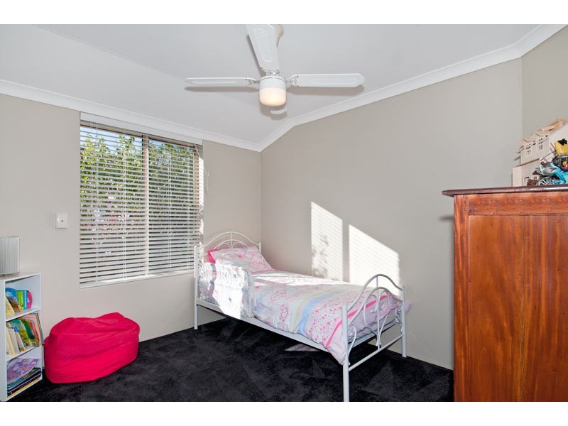 8 Clipper Way, Halls Head WA 6210