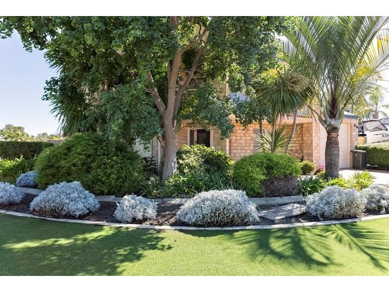 1 Carnarvon Way, Erskine WA 6210