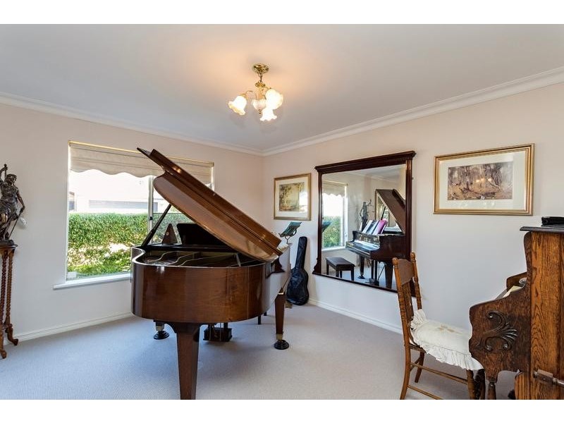 1 Carnarvon Way, Erskine WA 6210