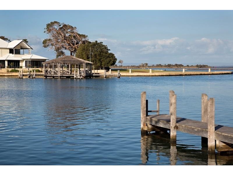 1 Carnarvon Way, Erskine WA 6210