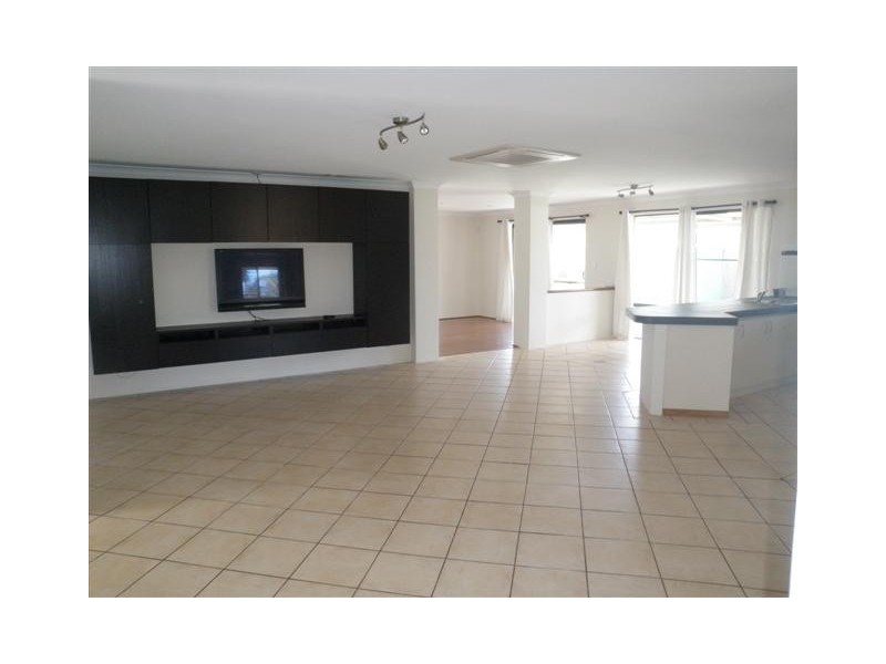 81 Templetonia Promenade, Halls Head WA 6210