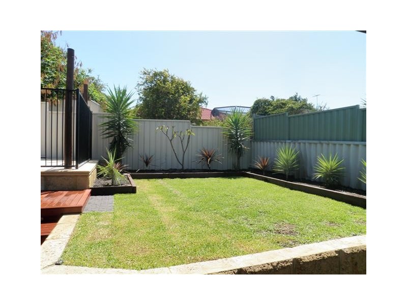 81 Templetonia Promenade, Halls Head WA 6210