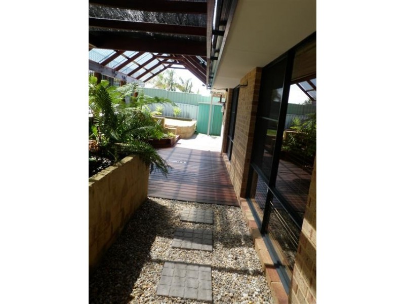 81 Templetonia Promenade, Halls Head WA 6210