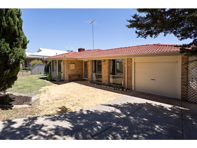 18 Scrivener Place, Halls Head WA 6210