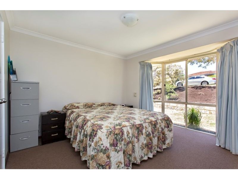 18 Scrivener Place, Halls Head WA 6210